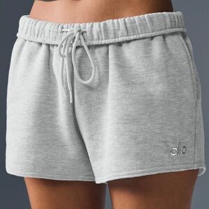 Alo Accolade Short in Athletic Heather Grey